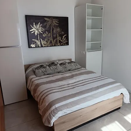Maisonnette Aeroport Apartment