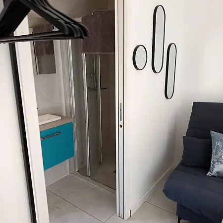 Maisonnette Aeroport Apartment *